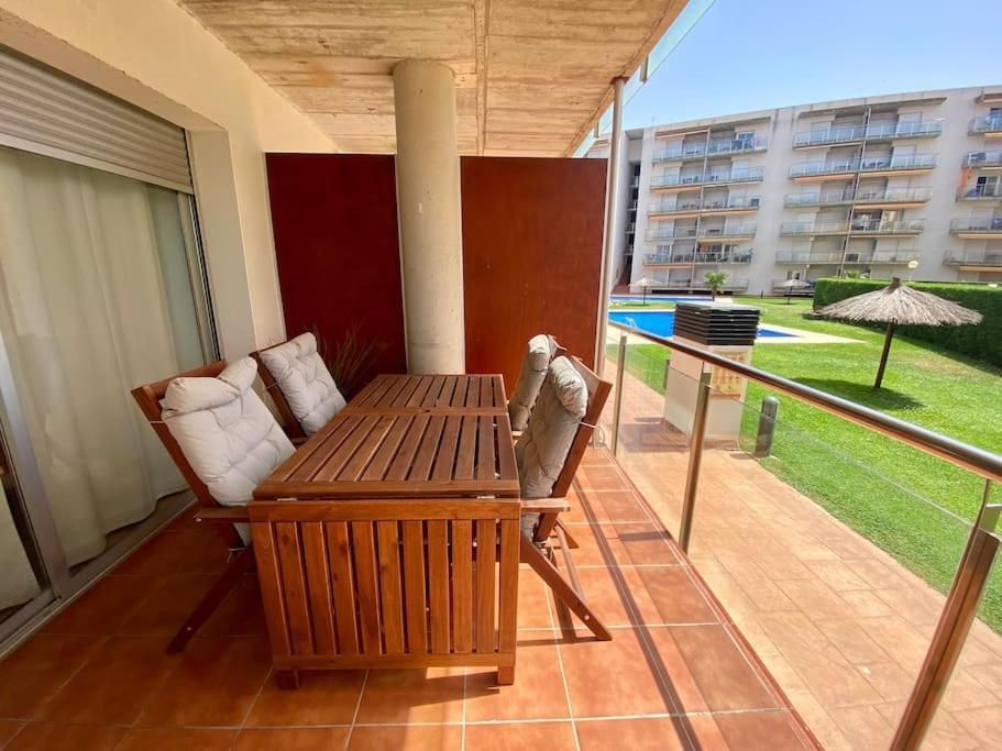 Piso De 2 Habitaciones, 3 Piscinas Y Cerca Del Mar Roses Exterior photo