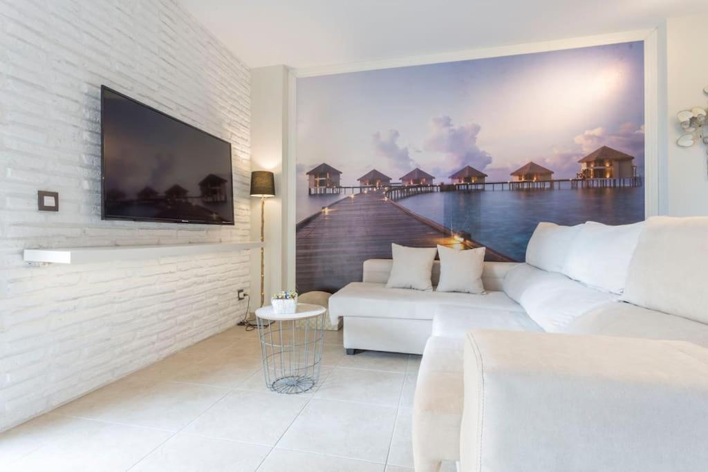Piso De 2 Habitaciones, 3 Piscinas Y Cerca Del Mar Roses Exterior photo